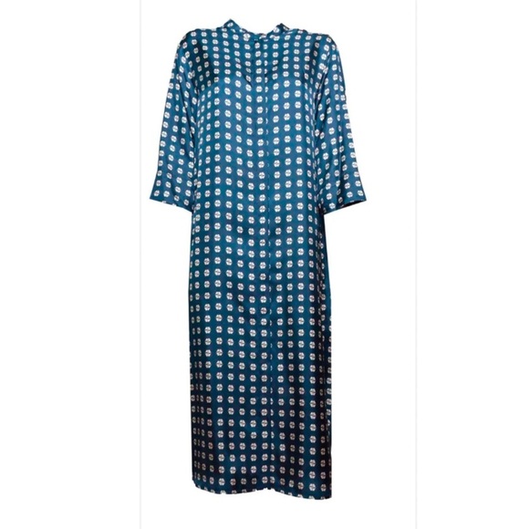 Max Mara All Over Printed Tie Waist Dress. - Picture 2 of 9